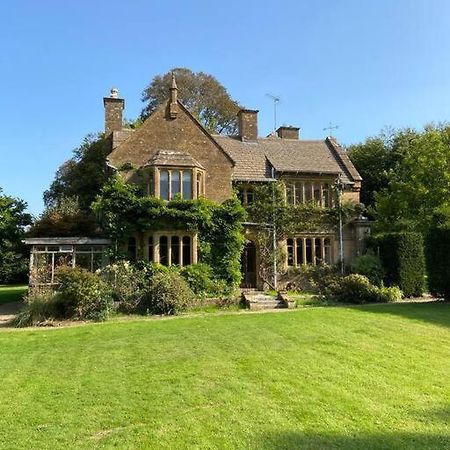Вилла The Dower House At Parnham Park Беминстер Экстерьер фото